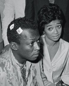 1959-08-25 Miles Davis & Frances Taylor. L'arresto.